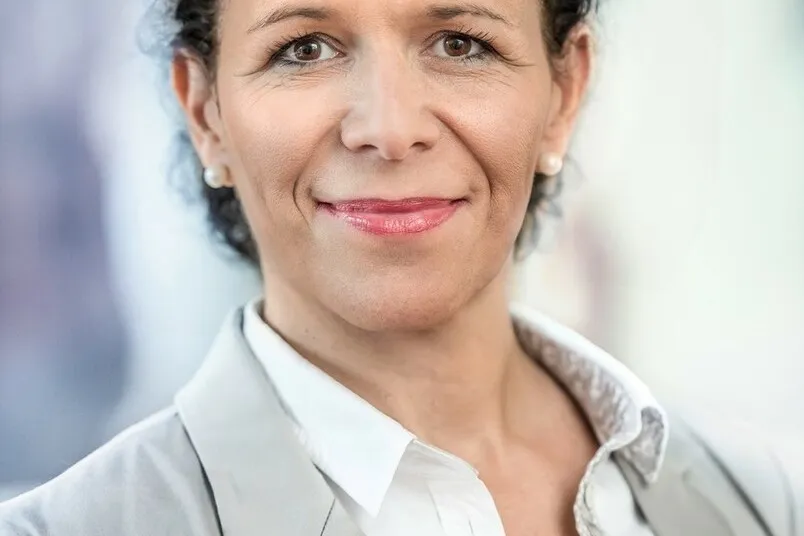 Porträtfoto von Stefanie Renk.