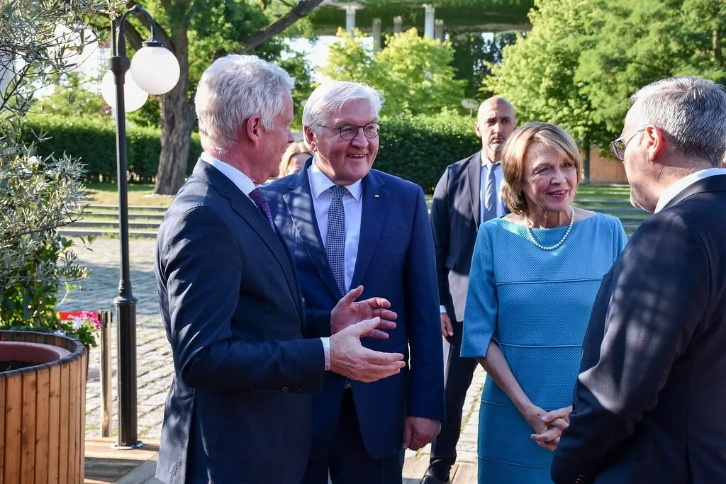 Bundespräsident Frank-Walter Steinmeier und seine Frau Elke Büdenbender waren unter den Gästen.