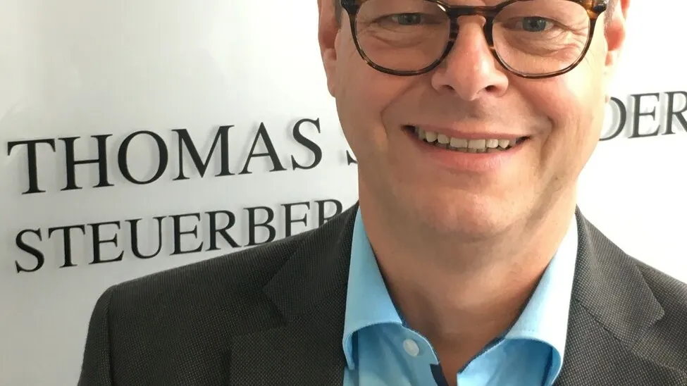 Im Einzelfall könne die Festsetzungsverjährung deutlich länger dauern, wenn es zum Beispiel zum Rechtsstreit kommt oder wenn die Staatsanwaltschaft ein Steuerstrafverfahren einleitet, sagt Steuerberater Thomas Schroeder.