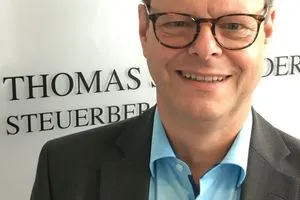 Im Einzelfall könne die Festsetzungsverjährung deutlich länger dauern, wenn es zum Beispiel zum Rechtsstreit kommt oder wenn die Staatsanwaltschaft ein Steuerstrafverfahren einleitet, sagt Steuerberater Thomas Schroeder.