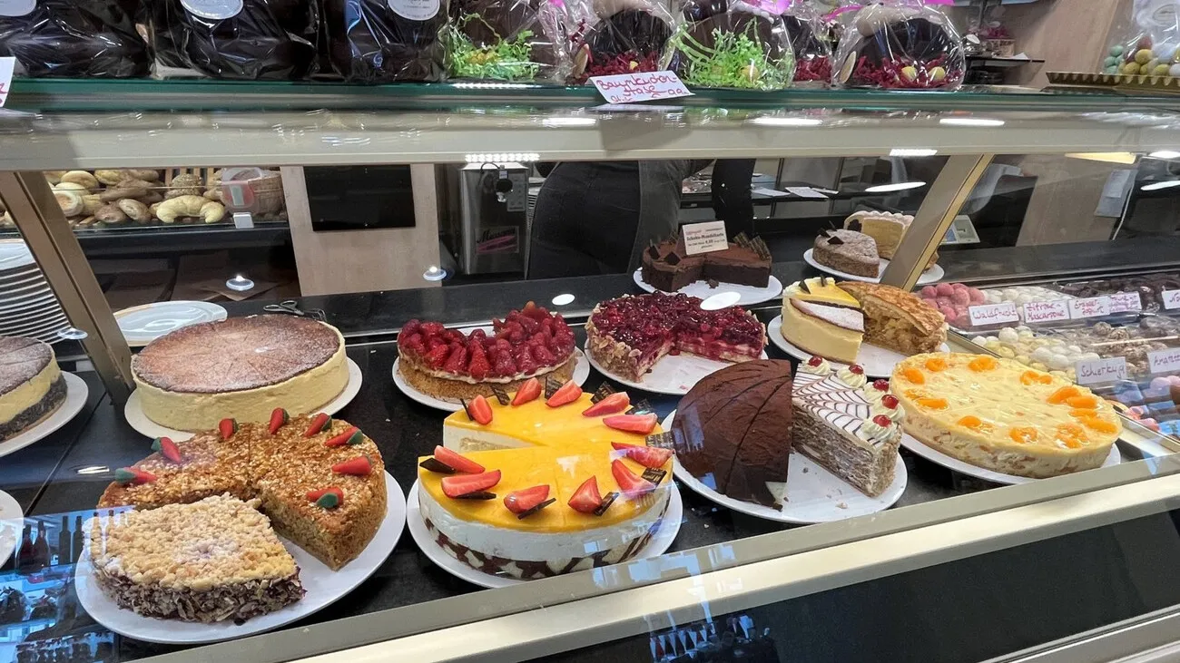 Die Auswahl an Torten: Besonders am Wochenende kommen viele Besucher in das Café nach Bad Lauterberg.