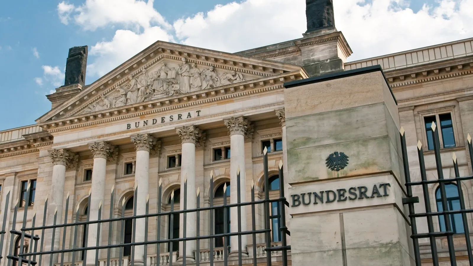 Blick auf das Gebäude des Bundesrats in Berlin