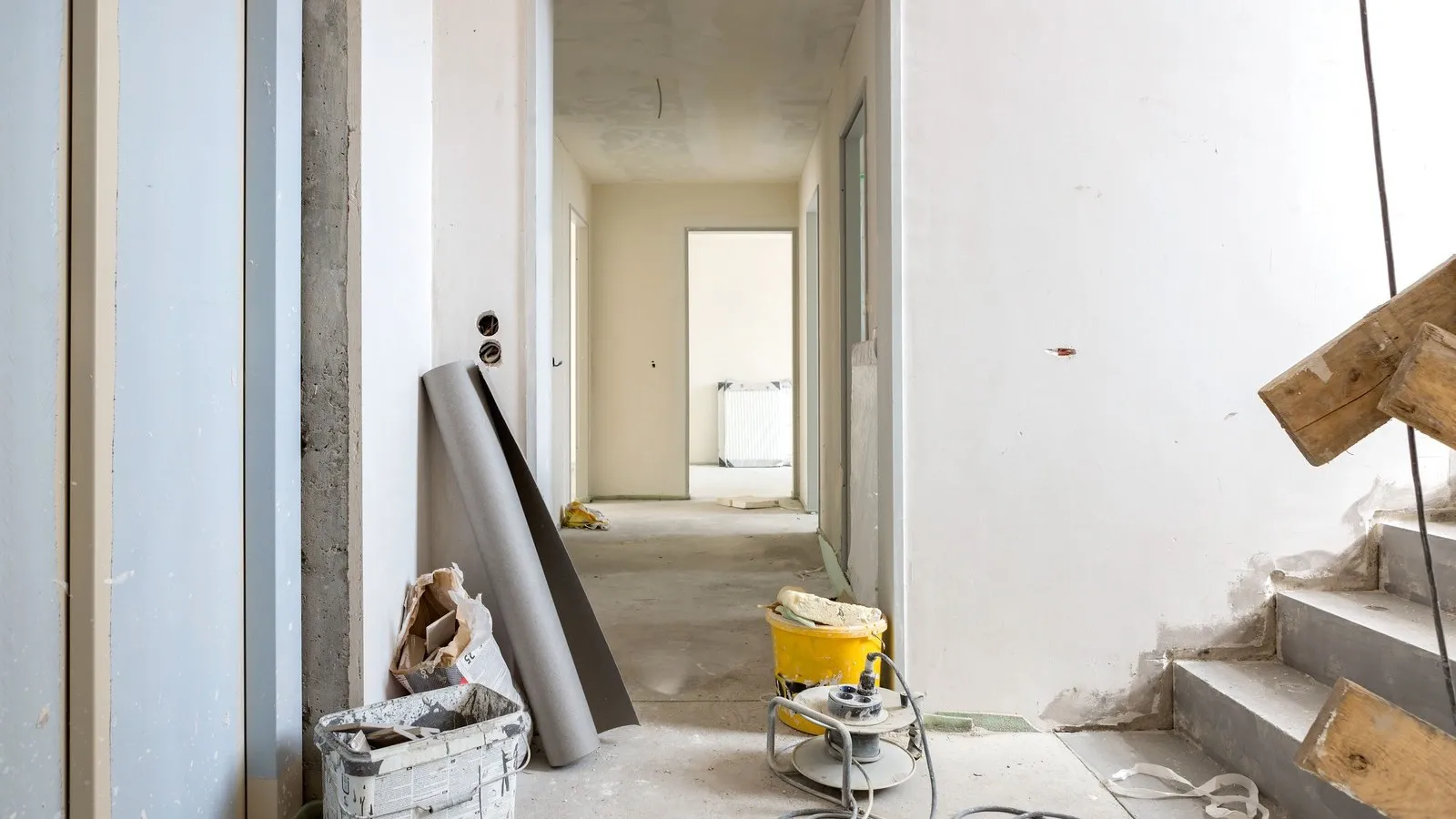 Baustelle eines Neubaus in der Innenansicht.
