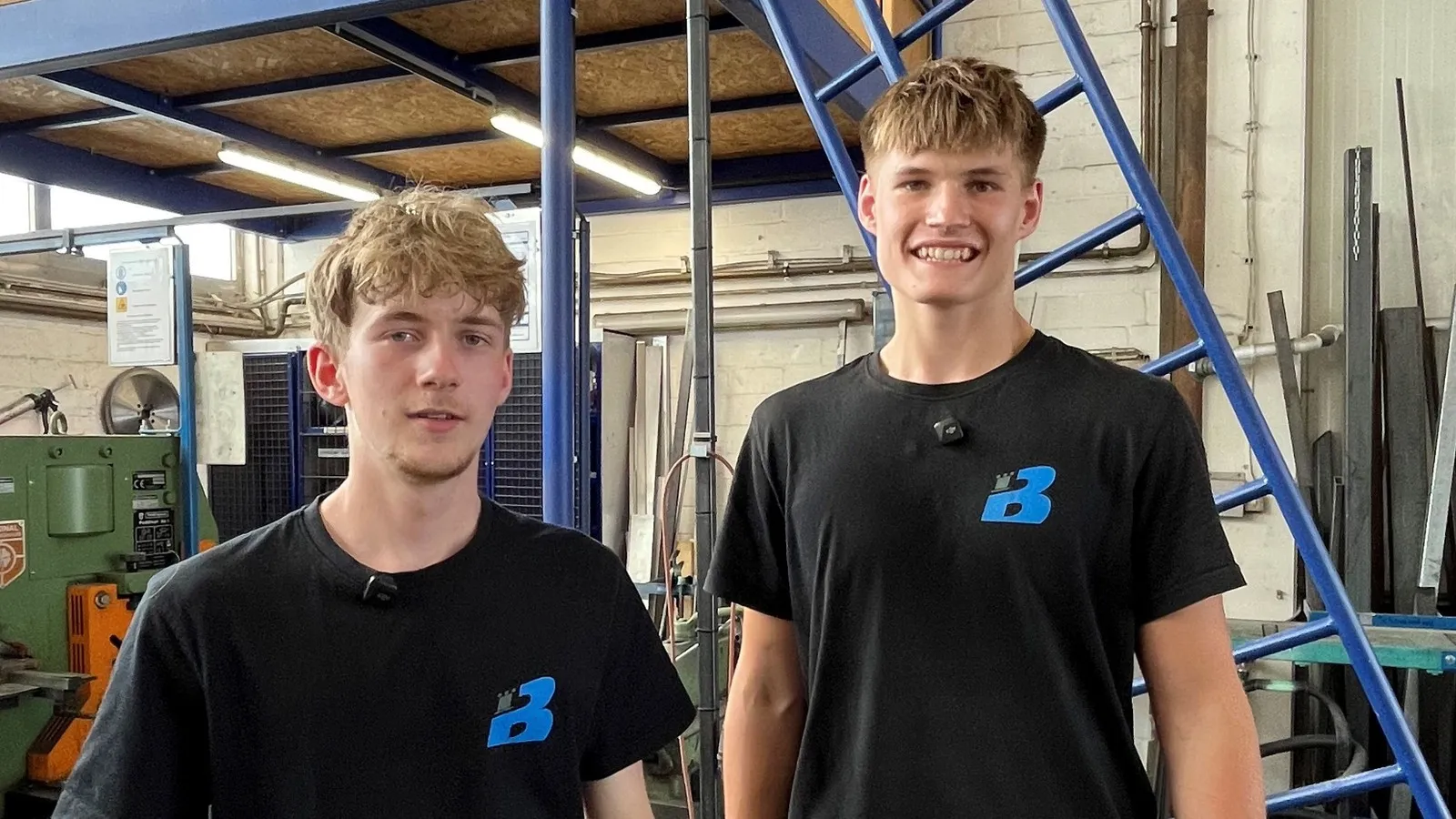 Azubis Julius Casper Wadewitz und Robert Reßler von Metallbau Burckhardt