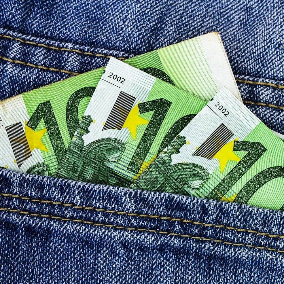 Bargeld in Hosentasche