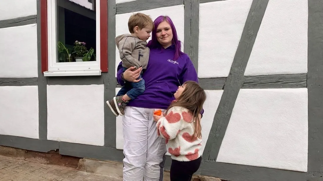 Betriebsführung und Kinderbetreuung: Malermeisterin Tamina Beckerat kennt diese Herausforderung, sie wünscht sich mehr Unterstützung für Unternehmerinnen.