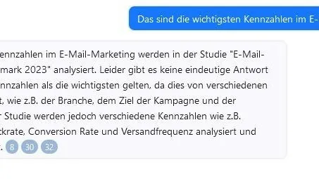 Screenshot vom Chat: Auf Nachfrage verrät die KI, welches die wichtigsten Kennzahlen im E-Mail-Marketing sind.