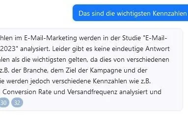 Screenshot vom Chat: Auf Nachfrage verrät die KI, welches die wichtigsten Kennzahlen im E-Mail-Marketing sind.