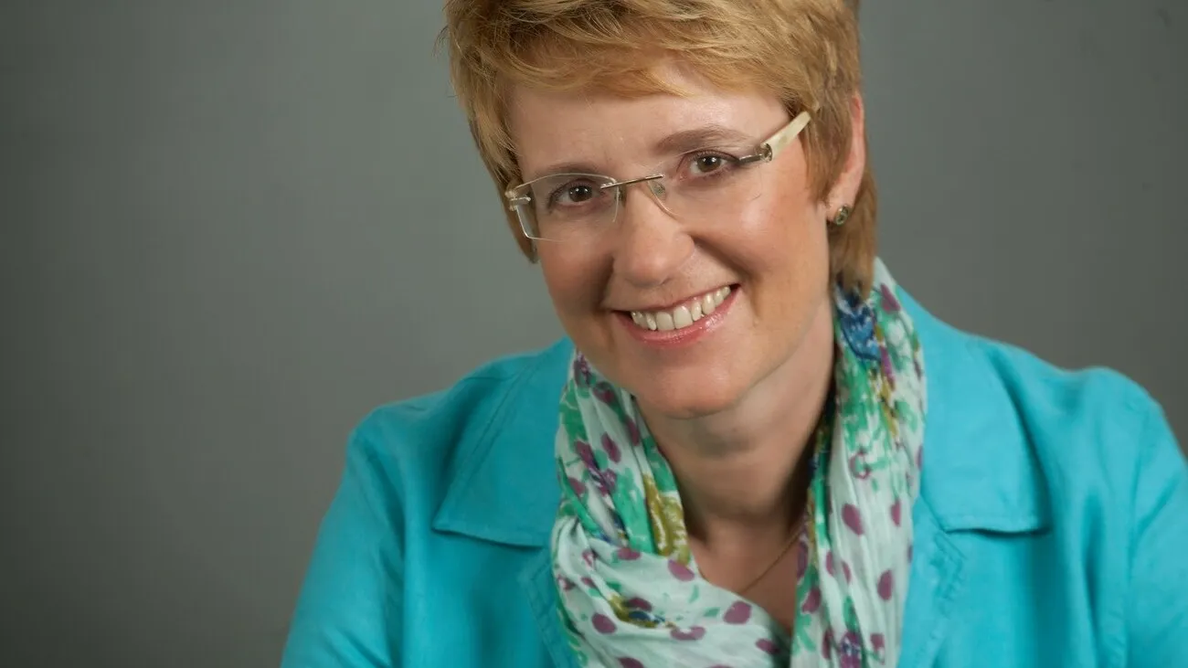 Porträtfoto von Doris Bogendörfer.