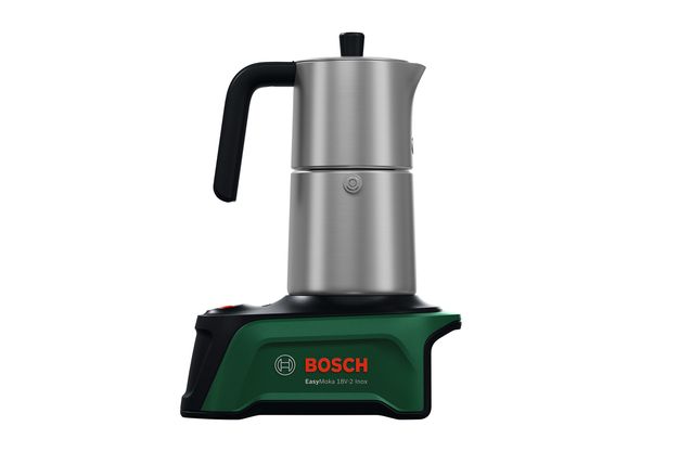 Ein Espressokocher auf einem Bosch-Akku.