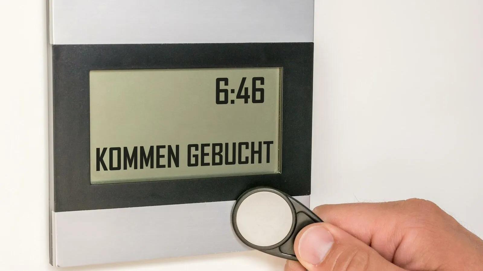Überstunden elektronisch erfassen: Die Beweislast für angeordnete Überstunden bleibt dennoch beim Arbeitnehmer.