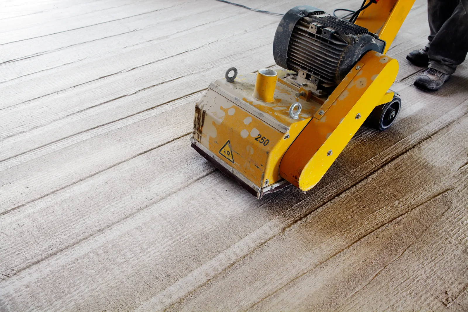 maschine schleift boden ab