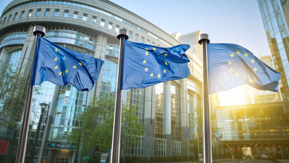 Pflicht zur Nachhaltigkeitsberichterstattung: Auch das EU-Parlament hat sich dafür ausgesprochen, dass Regeln für „kleinere“ Unternehmen frühestens 2028 in Kraft treten.