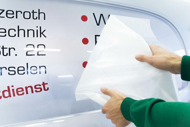 Mieteinnahmen für Autowerbung statt Lohn: Das Bundessozialgericht verurteilte einen Arbeitgeber zur Nachzahlung von Beiträgen.
