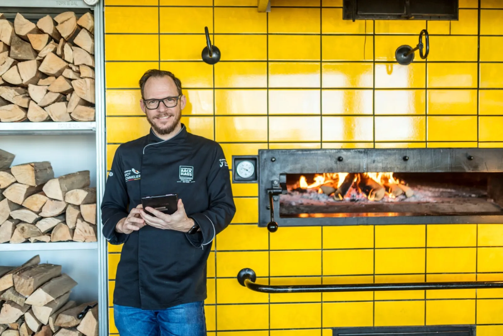 Andreas Fickenscher, Geschäftsführer von Fickenschers Backhaus: Der Konditor- und Bäckermeister zeigte, wie sein Betrieb KI-gestützte Verkaufsprognosen einsetzt, um Backmengen datenbasiert zu planen.