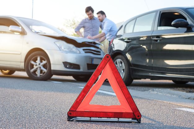 Zwei Männer bei Verkehrsunfall