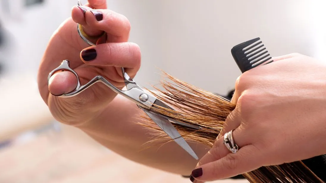 Strenge Regeln für das Friseur- und Kosmetikgewerbe geplant: Die Regierung will Betriebe zur Arbeitszeitaufzeichnung nach § 17 des Mindestlohngesetzes verpflichten.