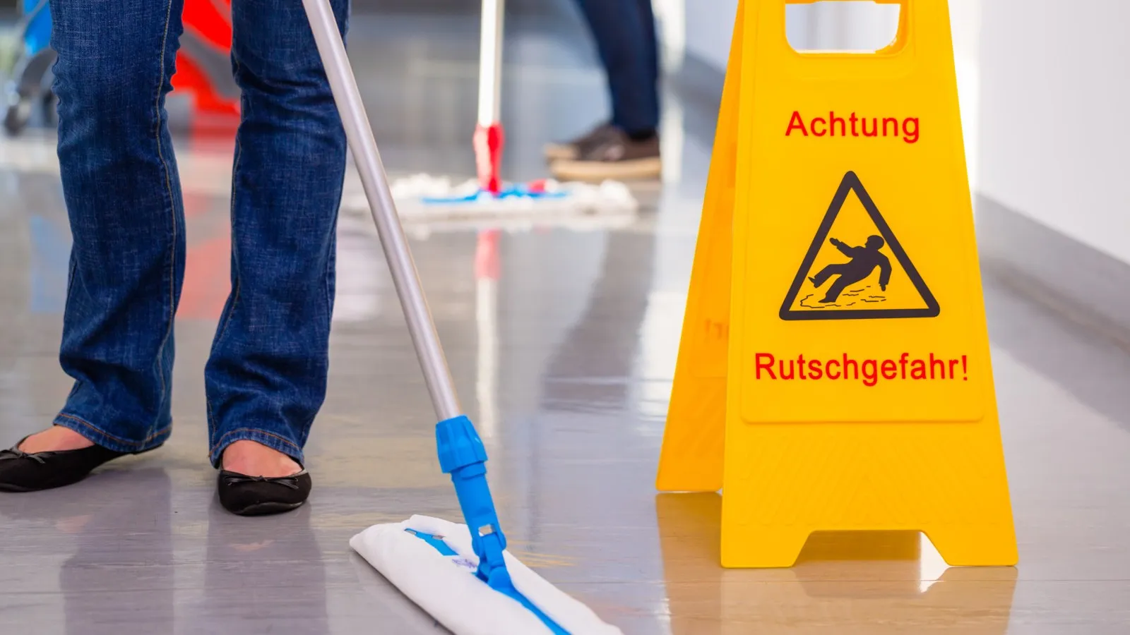 Wer im Gebäudereiniger-Handwerk Minijobber beschäftigt, muss diese noch vor Arbeitsbeginn anmelden.