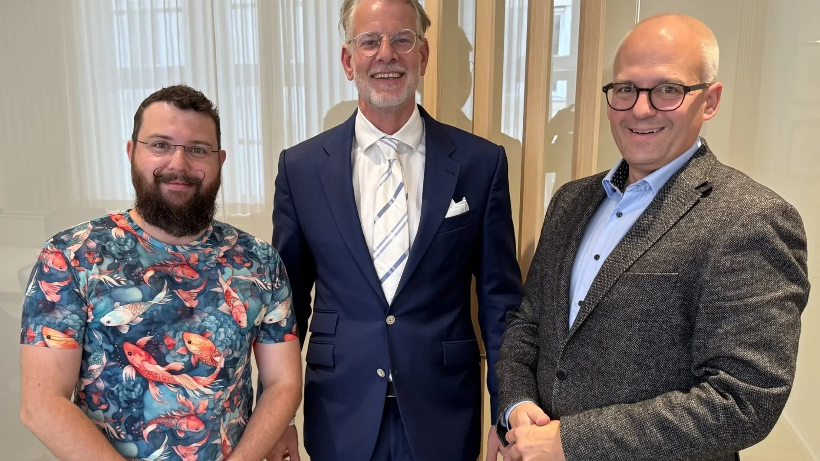 Die Vorsitzenden der Inselgenossenschaft Helgoland Adrian Wolf und Mario Peterscheck sowie der Insolvenzverwalter Marc-André Borchert (von links).