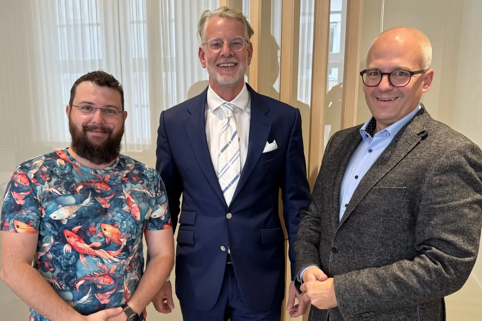 Die Vorsitzenden der Inselgenossenschaft Helgoland Adrian Wolf und Mario Peterscheck sowie der Insolvenzverwalter Marc-André Borchert (von links).