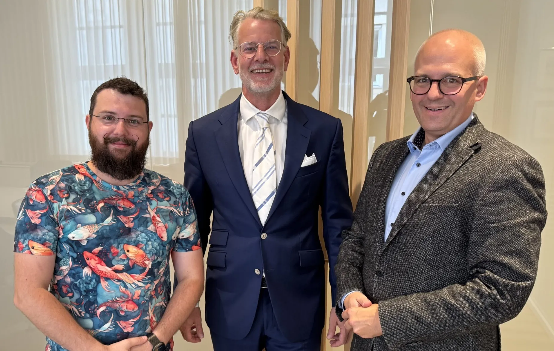 Die Vorsitzenden der Inselgenossenschaft Helgoland Adrian Wolf und Mario Peterscheck sowie der Insolvenzverwalter Marc-André Borchert (von links).