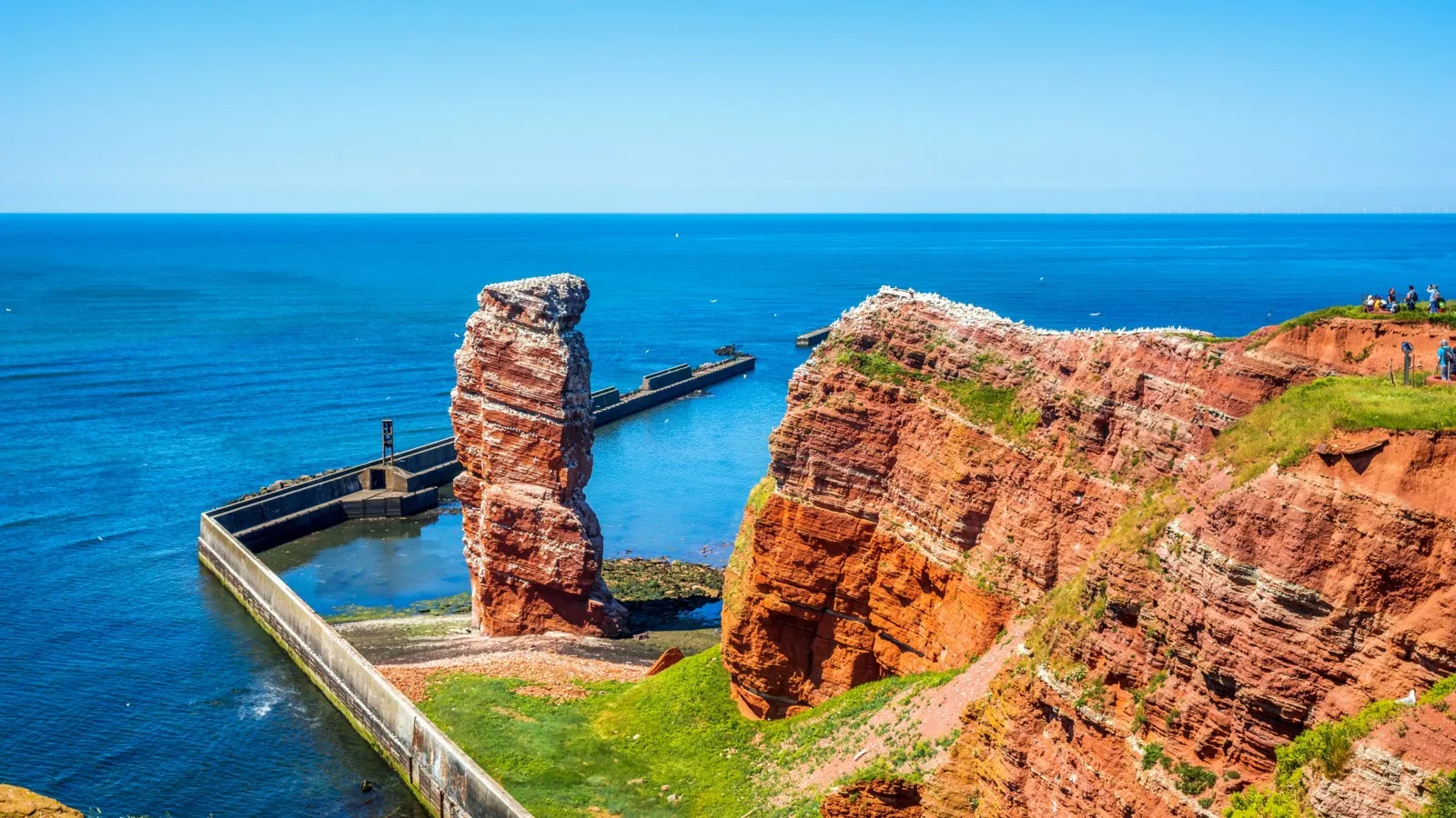 Blick auf die Sehenswürdigkeit "Lange Anna" in Helgoland.