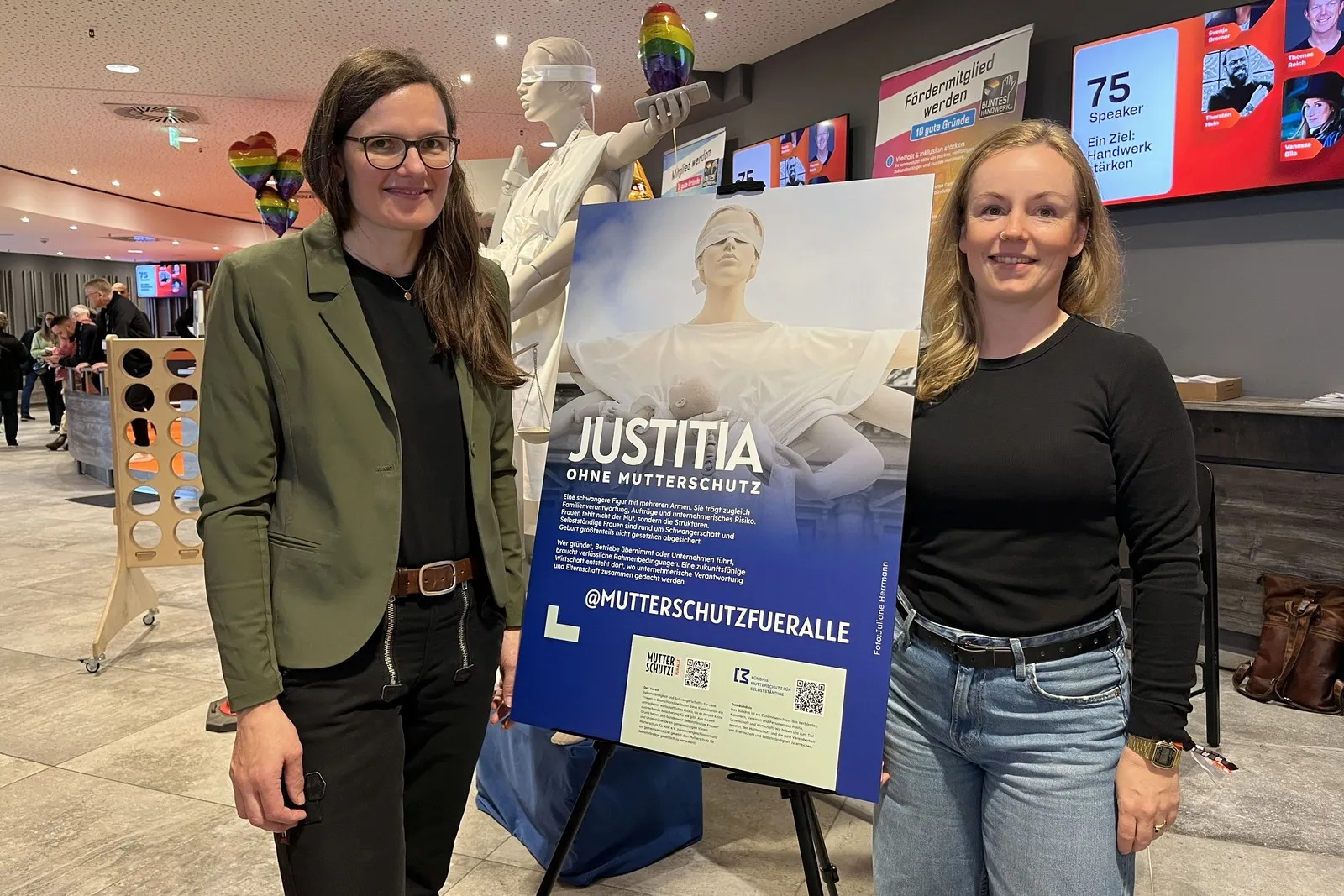 Setzen sich für den Mutterschutz für Selbstständige ein: Tischlermeisterin Johanna Röh und Unternehmerin Joana Kurtin.