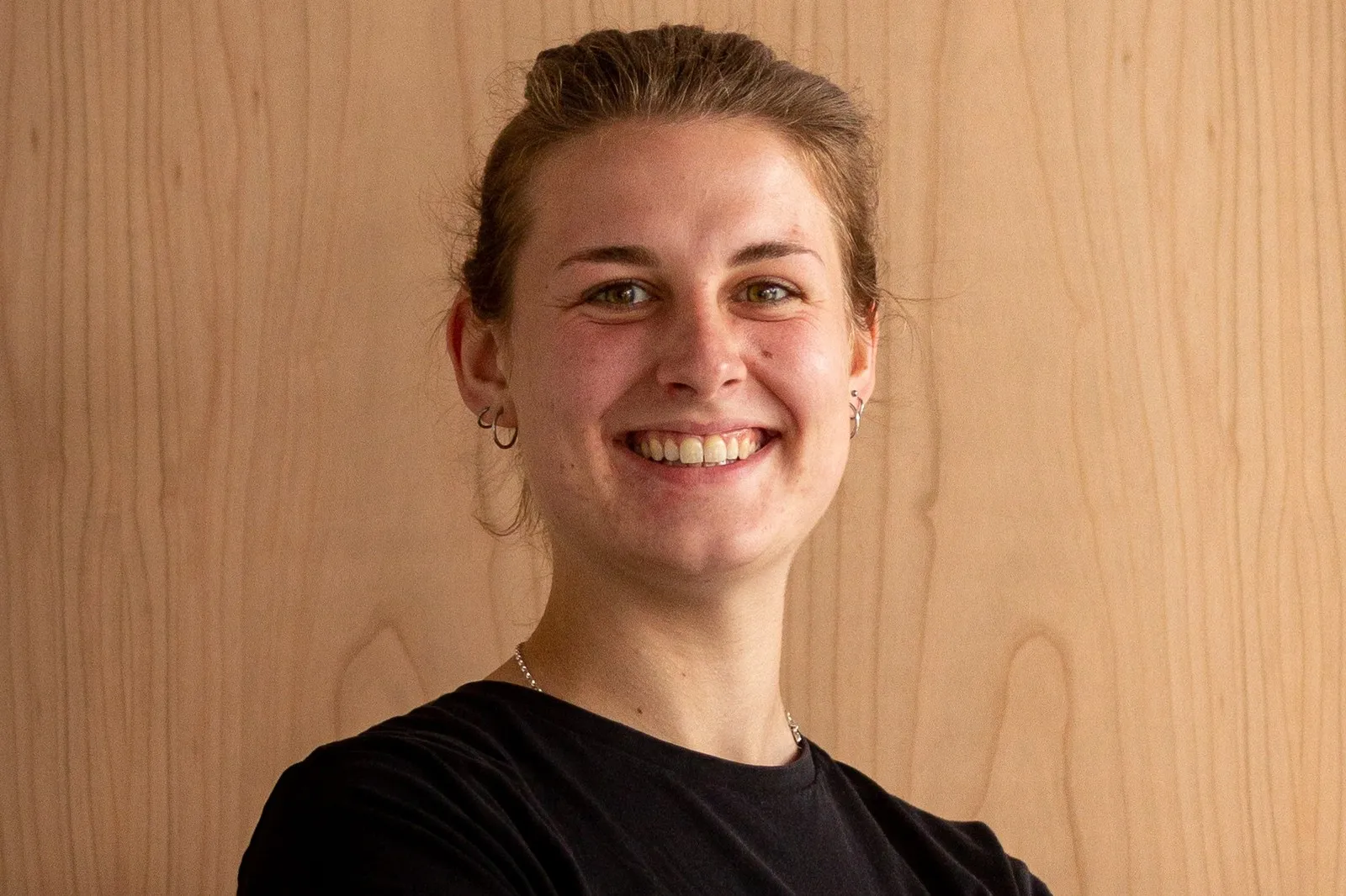 Sophie Oberländer ist Schreinergesellin setzt sich für Frauen und Azubis im Handwerk ein. 