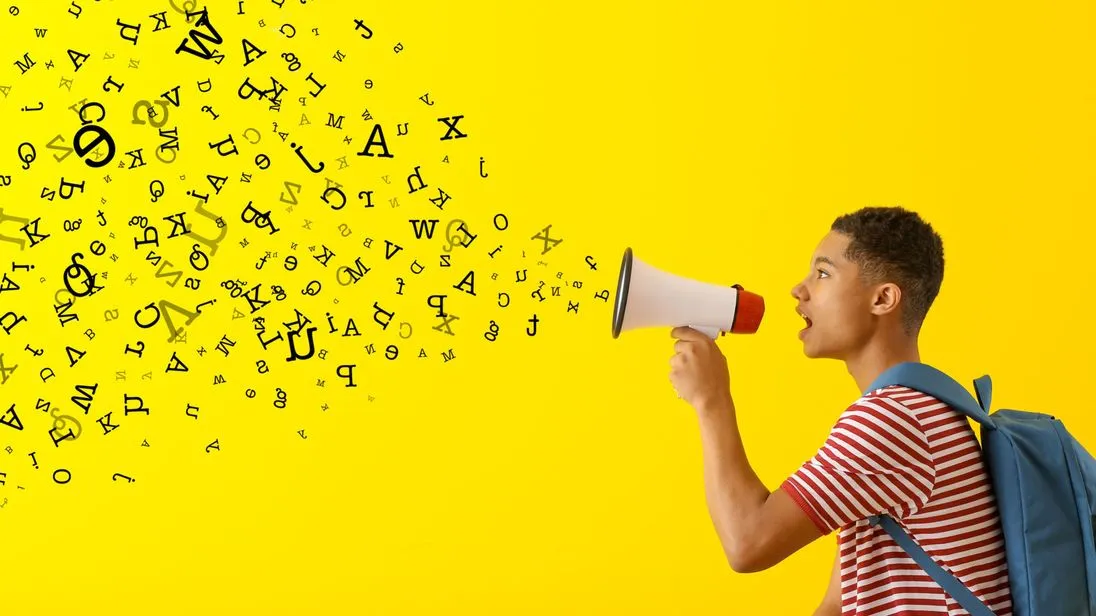 Jede Jugend hat ihre eigene Sprache: Aktuell werden Wörter wie zum Beispiel „lost“, „flexen“ oder „no front“ häufig genutzt.