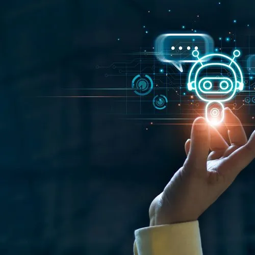 Eine Hand hält einen virtuellen Chatbot