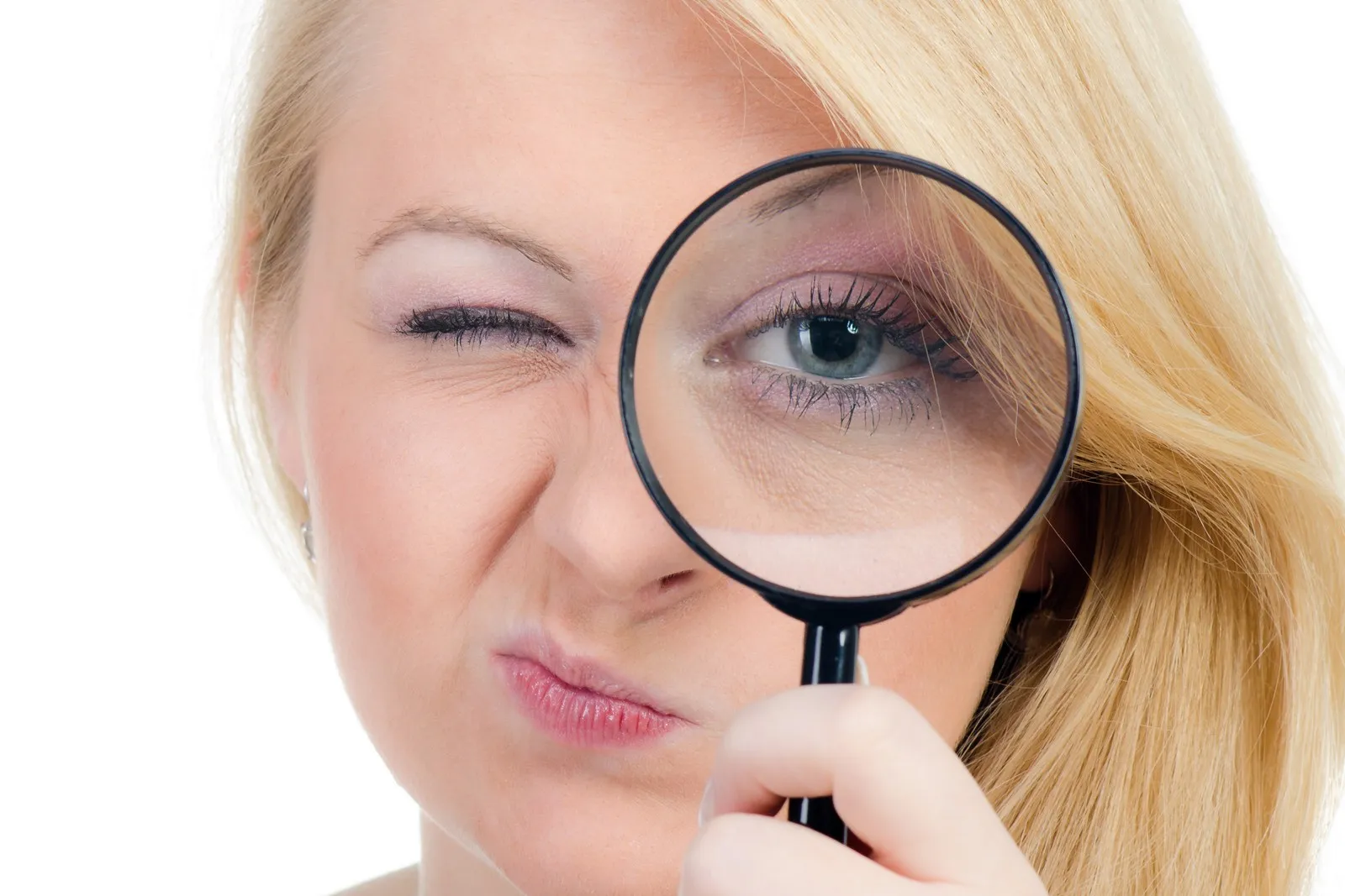 auge hinter lupe