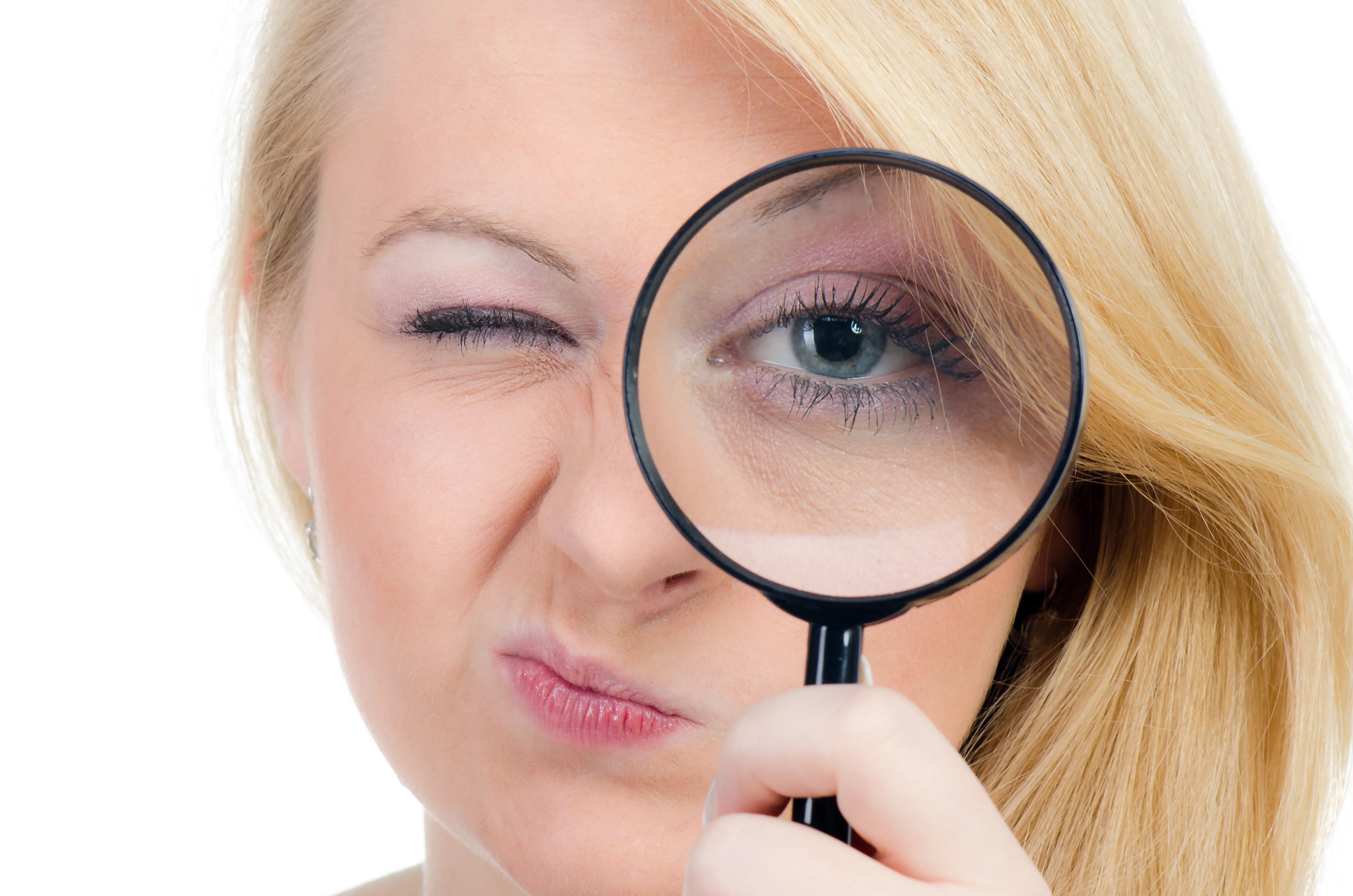 auge hinter lupe