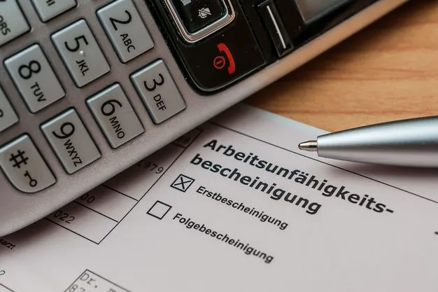 Ein Telefonhörer liegt neben neben einer Arbeitsunfähigkeitsbescheinigung