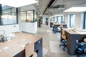 Auf helle und moderne Arbeitsplätze legt Karl-Heinz Nee für sein 30-köpfiges Team Wert.
