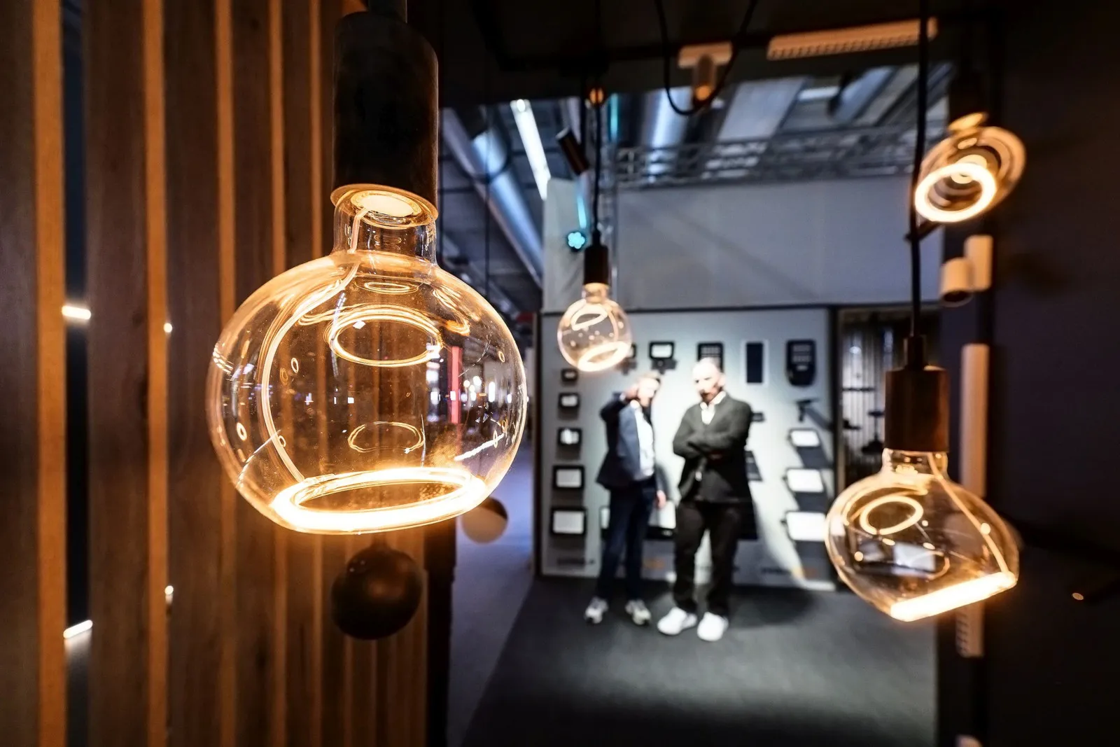 Bei der Messe Light + Building können sich Besucher darüber informieren, welche Lösungen es für energieeffiziente Beleuchtung gibt.