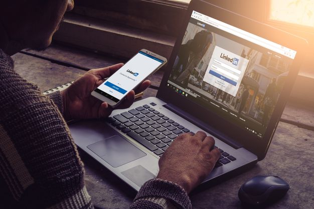 Wer auf LinkedIn aktiv werden will, sollte vorab eine Strategie entwickeln. Auch für Handwerksbetriebe bietet das Netzwerk Chancen.