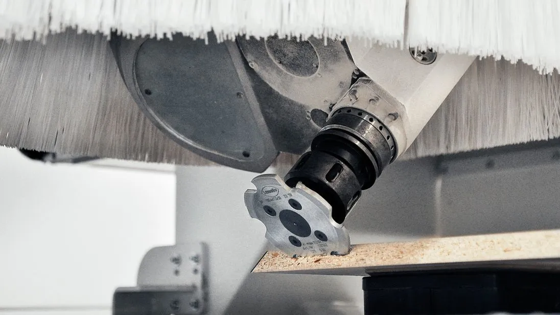 CNC-Maschinen gibt es in vielen Größen und Preisstufen. Orientierung gibt unsere Marktübersicht.