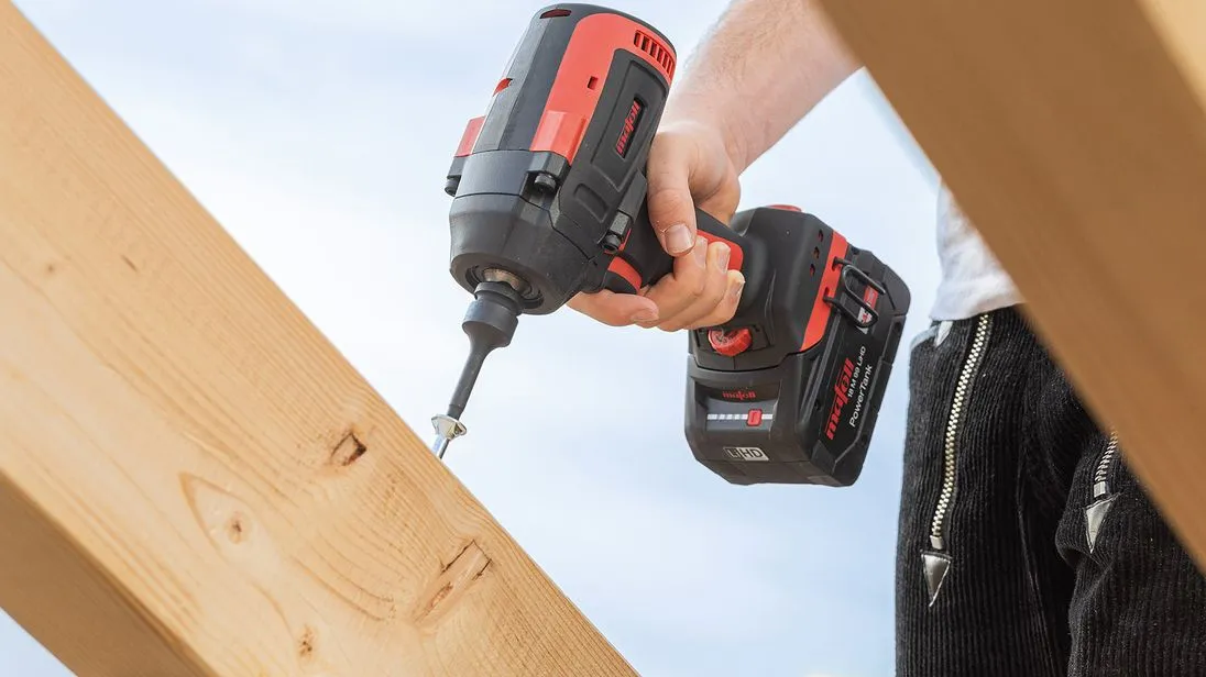 Das ErgoBalance-Concept des Akku-Schlagschrau-bers SR 800-18 schaffen eine optimale Balance und Beweglichkeit.