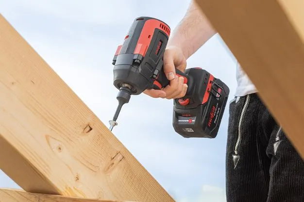 Das ErgoBalance-Concept des Akku-Schlagschrau-bers SR 800-18 schaffen eine optimale Balance und Beweglichkeit.