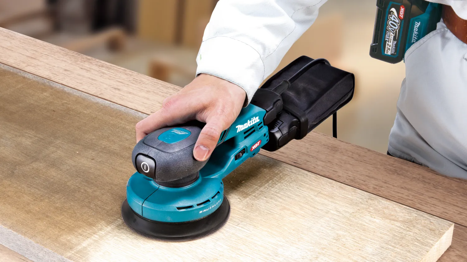 Der Akku-Exzenterschleifer von Makita aus dem 40V-XGT-Akkusystem.