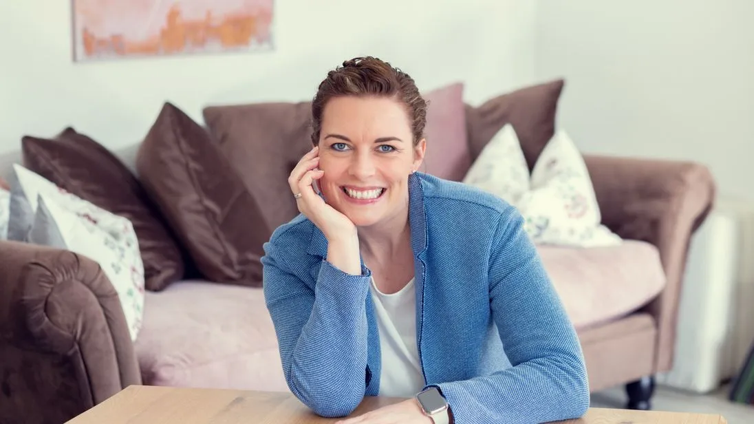 „Standardisierte Abläufe stellen sicher, dass Prozesse wie das Onboarding neuer Mitarbeiter immer gleich ablaufen“, sagt Maren Ulbrich, Inhaberin der Unternehmens- und Nachfolgeberatung Handwerksmensch.