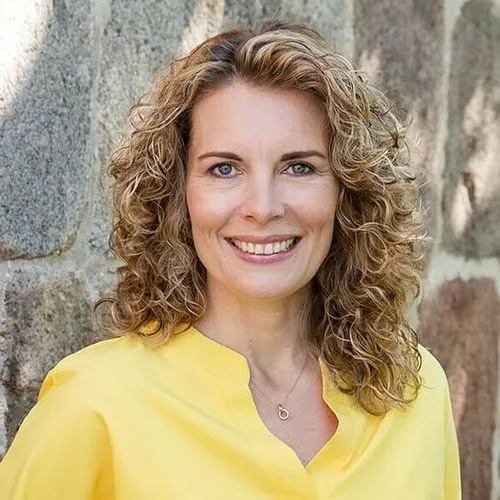 Porträt von Coach Maren Ulbrich, die auch als "Handwerksmensch" bekannt ist