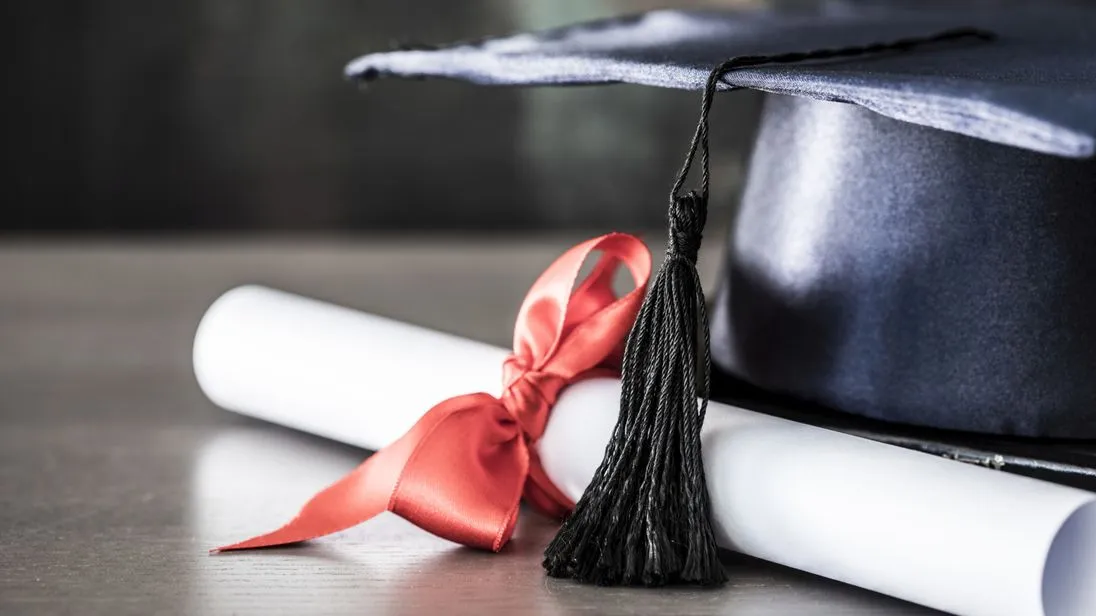 Im Handwerk gibt es den Fortbildungsabschluss Master Professional: Er ist auf auf gleicher Stufe wie der universitäre Masterabschluss.