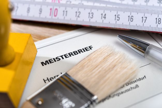 In einem ehrlich erworbenen Meisterbrief steckt viel Arbeit. Doch immer häufiger werden gefälschte Urkunden bei Kammern und Betrieben vorgelegt.