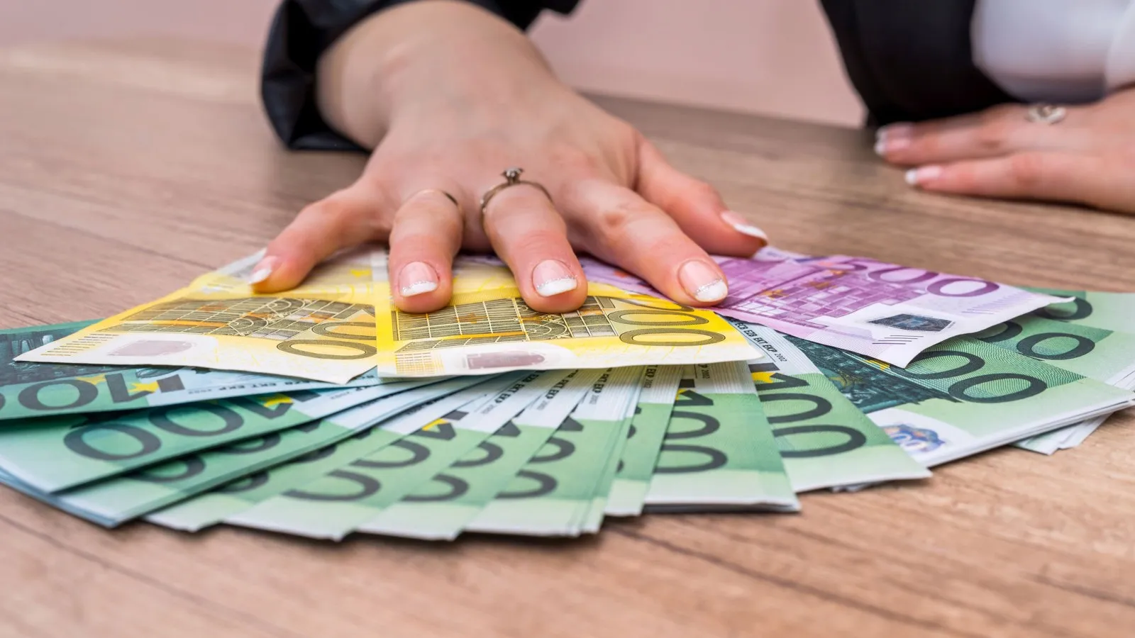 Zwischen 2.500 und 25.000 Euro für Gründer mit Meisterbrief: Die Höhe der Förderung variiert je nach Bundeslang stark.