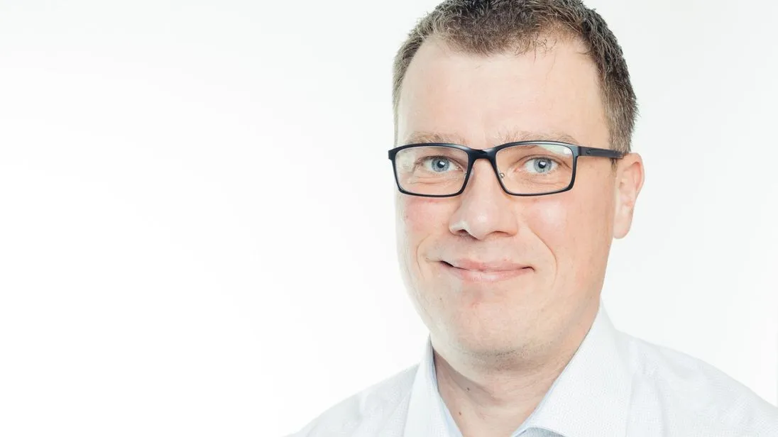Schluss mit Handwerk: Michael Hoff hat seinen Straßenbaubetrieb in Husum geschlossen. Der Grund: Die Arbeit mache „keinen Spaß mehr, wenn jeder Handschlag derart überreguliert und kontrolliert wird“.