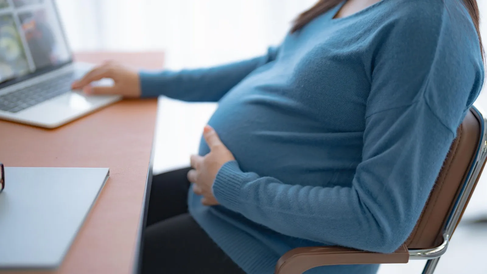 Fehlender Mutterschutz für Selbstständige: Laut IKK classic ist das eine Barriere für Frauen, die eine Selbstständigkeit oder Unternehmensgründung anstreben.