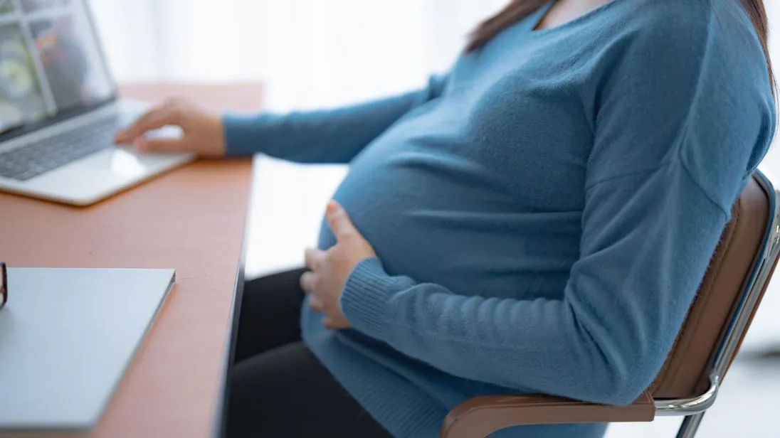 Fehlender Mutterschutz für Selbstständige: Laut IKK classic ist das eine Barriere für Frauen, die eine Selbstständigkeit oder Unternehmensgründung anstreben.