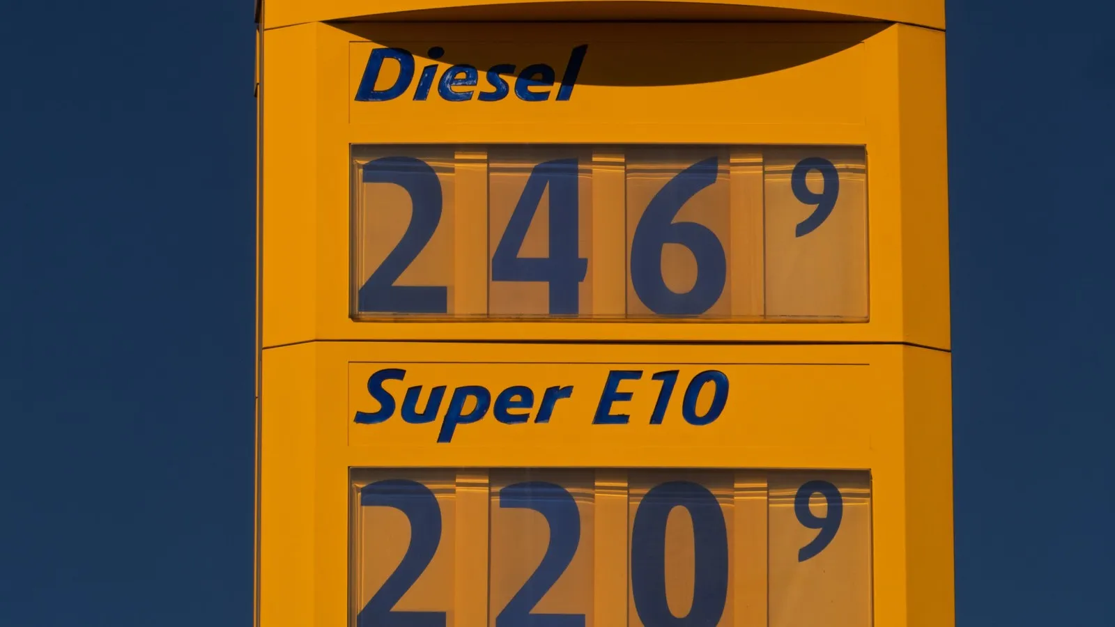Handwerksbetriebe leiden unter hohen Kraftstoffpreisen. Nun sollen die Energiesteuern für zwei Monate sinken.