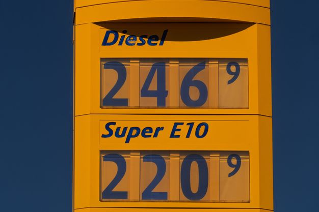 Handwerksbetriebe leiden unter hohen Kraftstoffpreisen. Nun sollen die Energiesteuern für zwei Monate sinken.